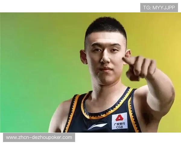 张镇麟训练场模仿队友付豪独特投篮姿势，付豪晒图调侃